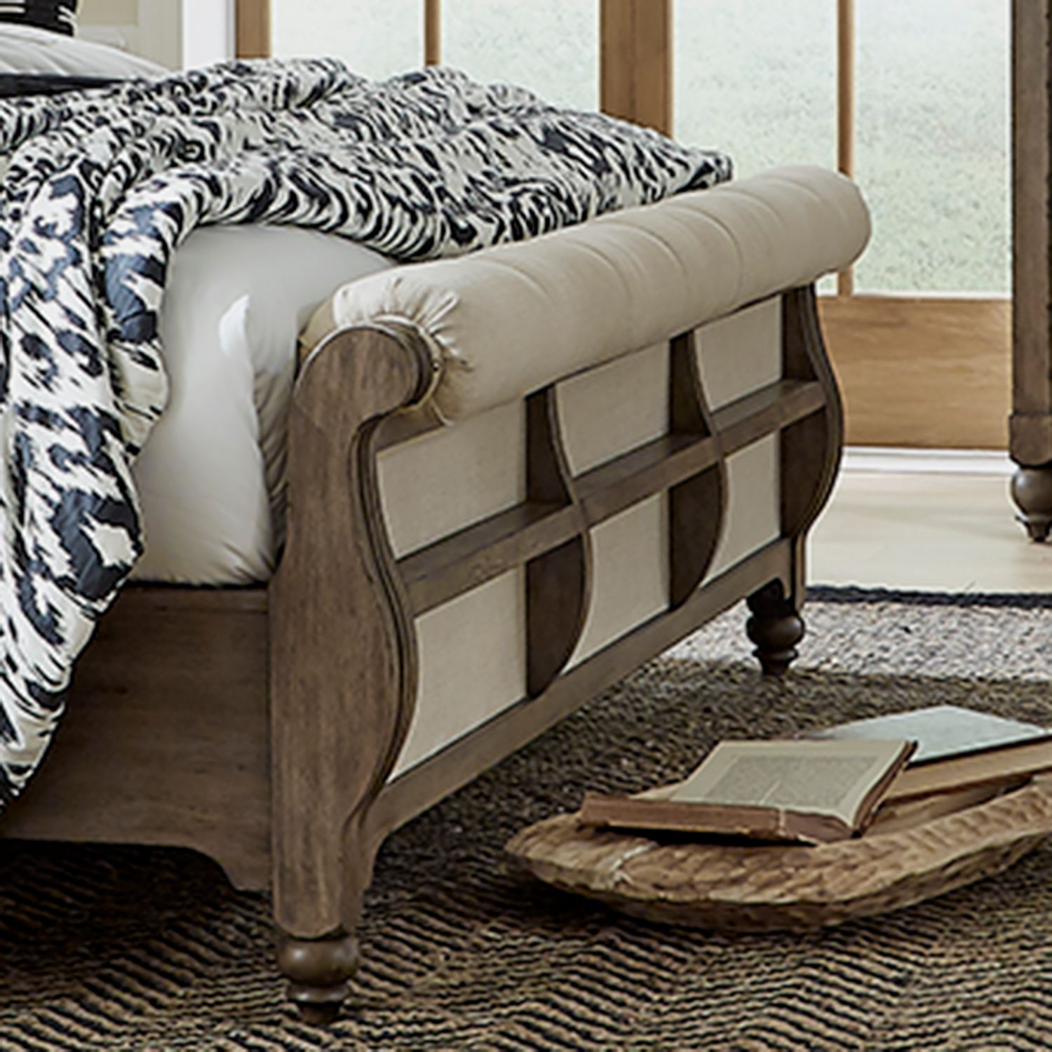 Americana Farmhouse Queen Uph Sleigh Footboard 615BR21FU